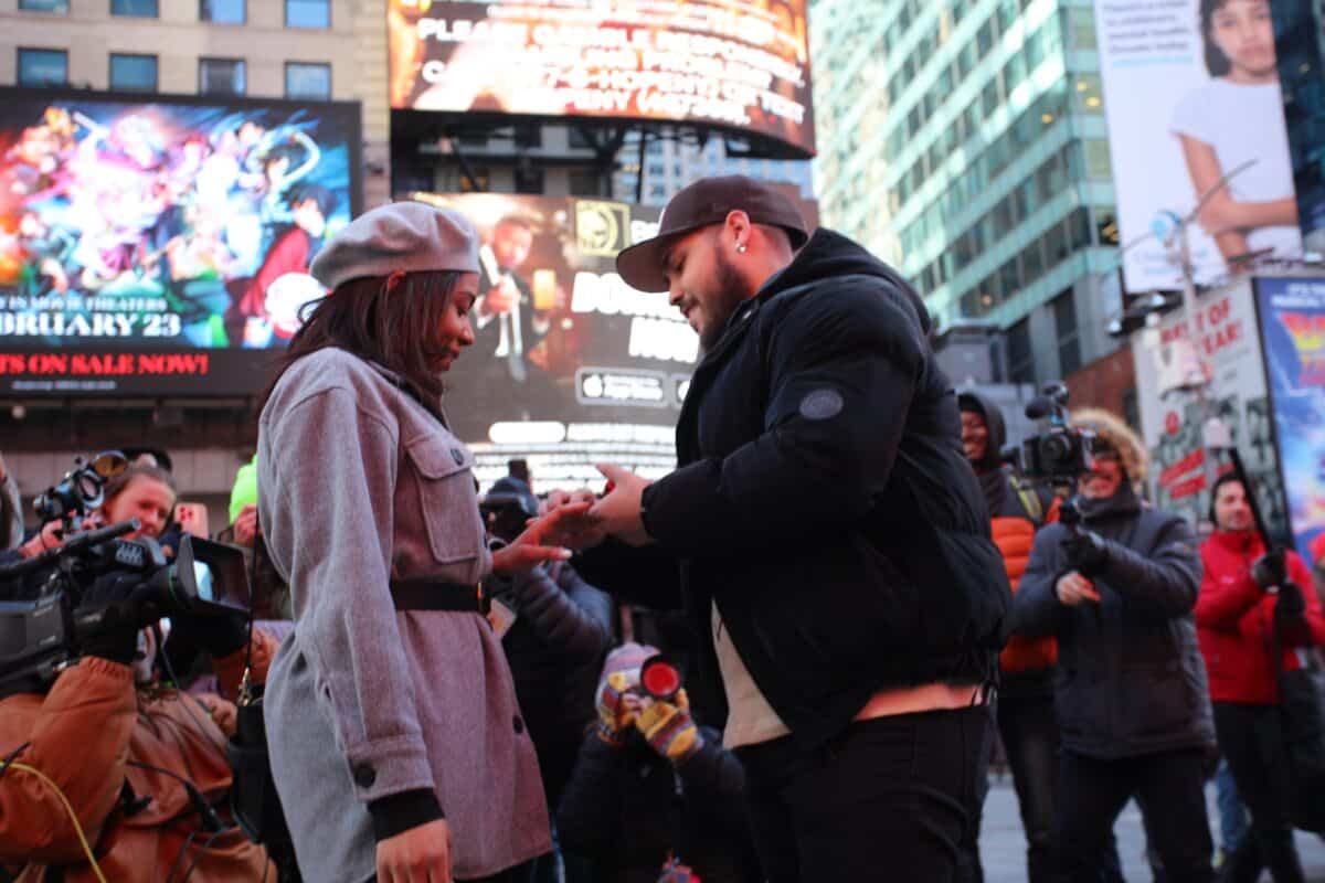Loves in Times Square sparks new flames amidst chilling temperature 16
