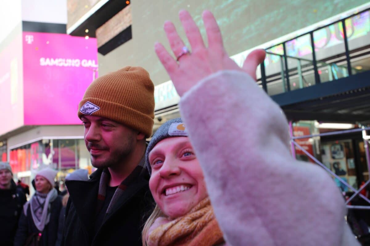 Loves in Times Square sparks new flames amidst chilling temperature 14