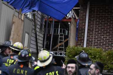 Construction worker dies in partial collapse of Brooklyn building violating a stop-work order 5 FDNY units working the scene of a building collapse in Brooklyn.