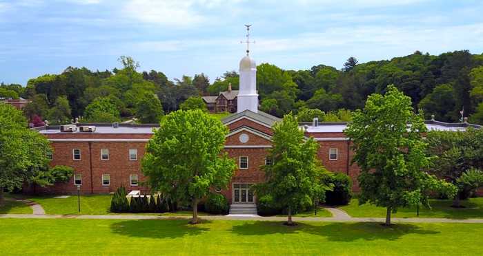 Long Island University offers 2 new veterinary school scholarships to African American students courtesy of mayor’s office, Brady Hunter Foundation 2 liu-post-1240