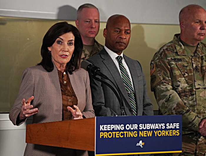 Gov. Hochul admits there's nothing stopping straphangers from avoiding subway bag checks 8