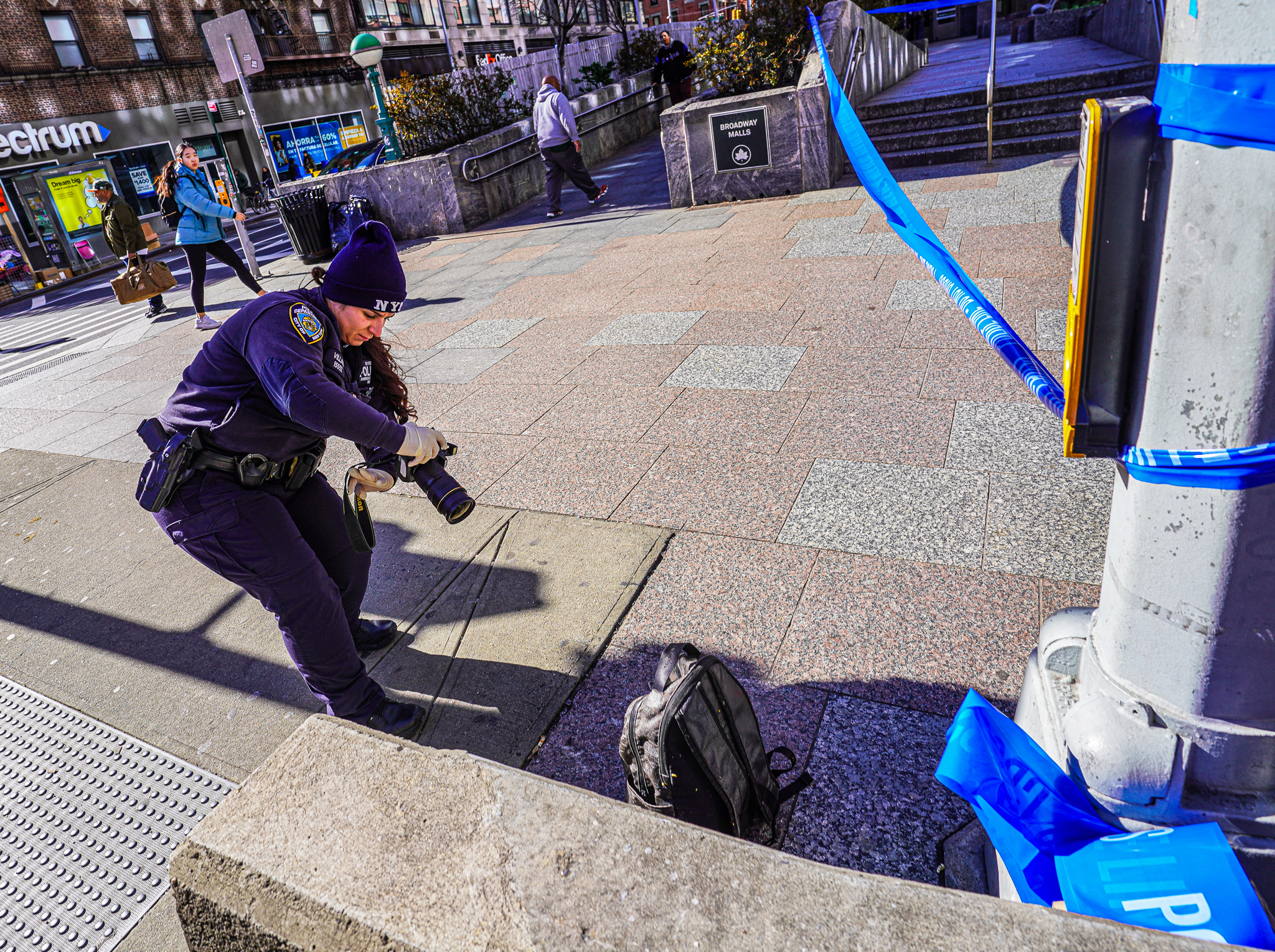 Man stabbed in unprovoked Upper West Side attack: cops 6 Man stabbed in unprovoked: cops