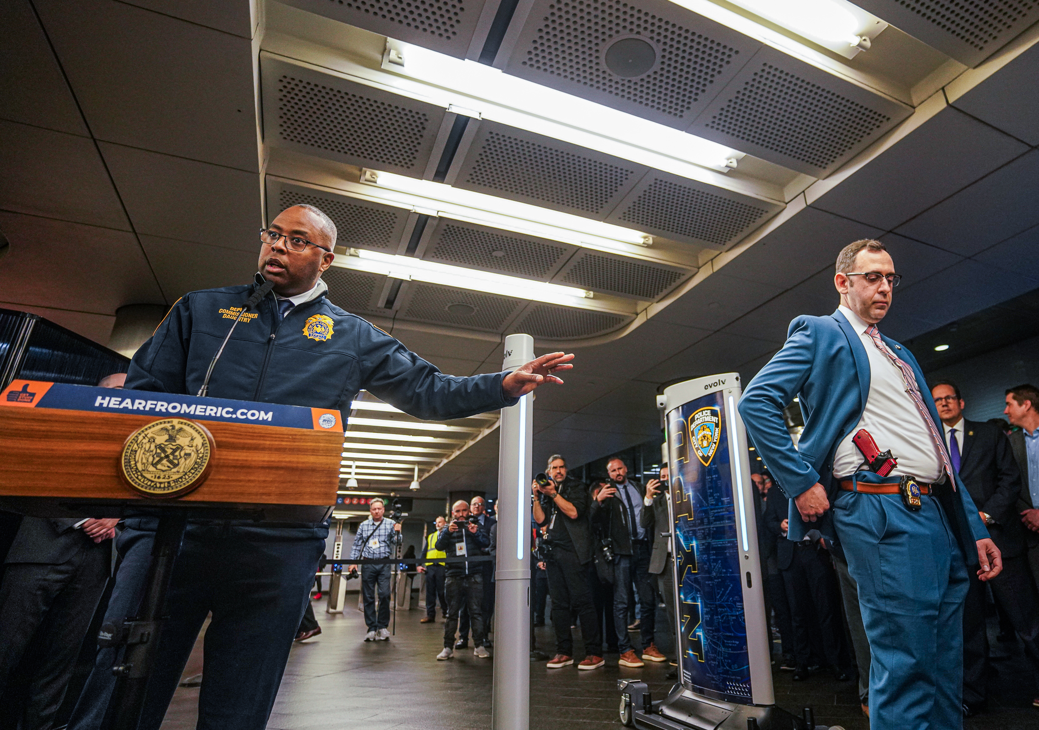AI-powered metal detectors coming to NYC subway system in pilot crime-fighting program 9 Deputy commissioner Kaz Daughtry demonstrate its efficacy