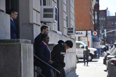 Man behind brutal Brooklyn stabbing of twin turns himself in to police 4 Veo Kelly was arrested in connection to the murder of Samyia Spain in Brooklyn.