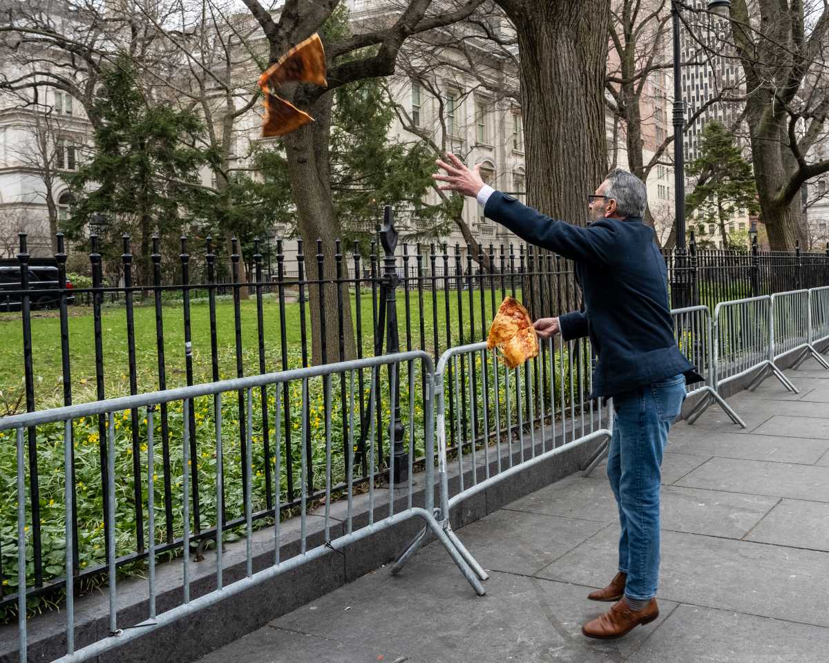 Staten Island man throws pizza slice over City Hall gate