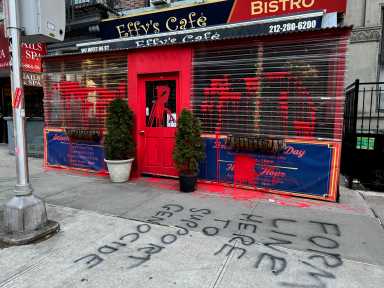 Standing up to hate: New Yorkers rally around Upper West Side restaurant vandalized with antisemitic graffiti 37 Effy's Cafe