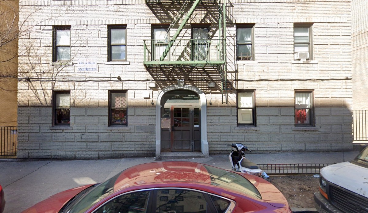 Murder in the Bronx: Man stabbed during argument, dropped off with fatal wound at local hospital 3 Apartment building in the Bronx where man was stabbed