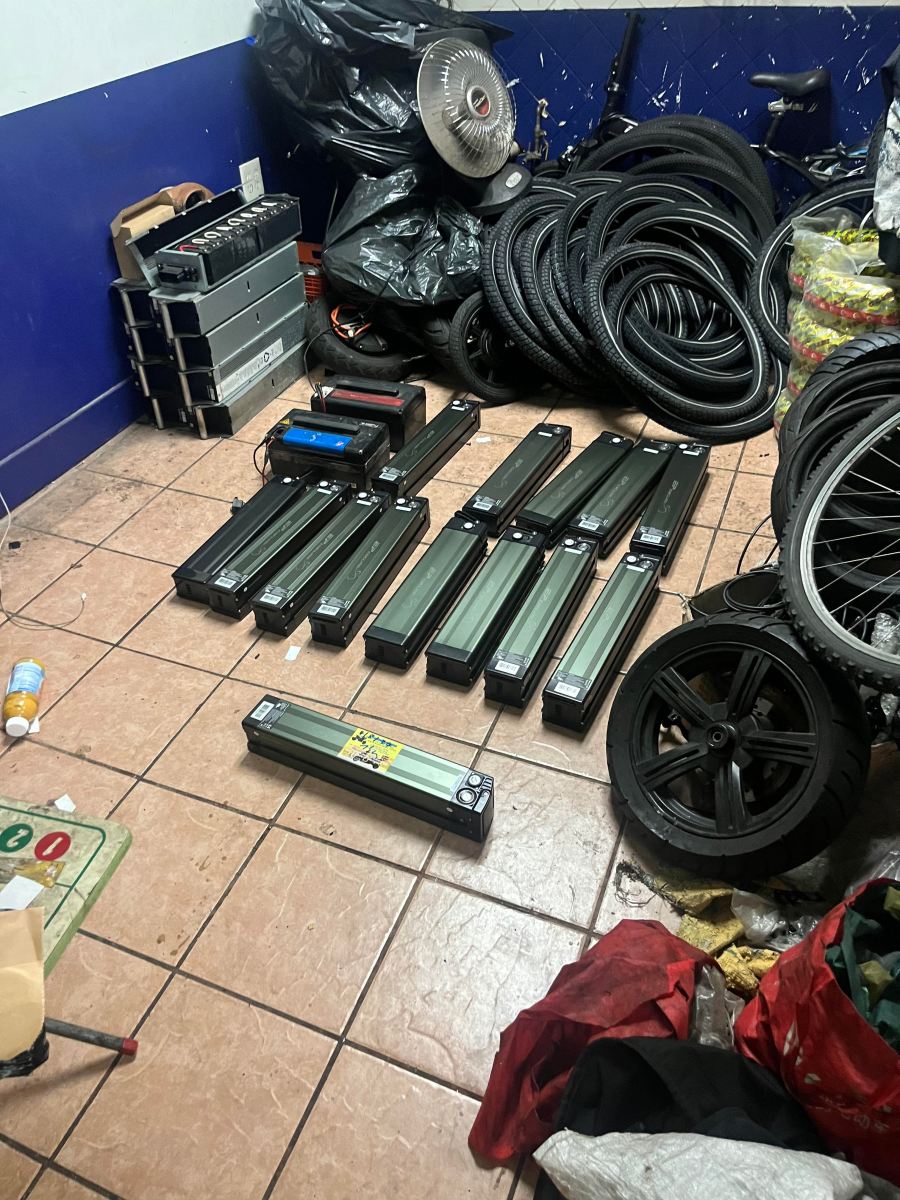 FDNY marshals makes first ever lithium-ion battery violation arrest at Brooklyn storefront 4 FDNY marshals makes first ever lithium-ion battery violation arrest at Brooklyn storefront