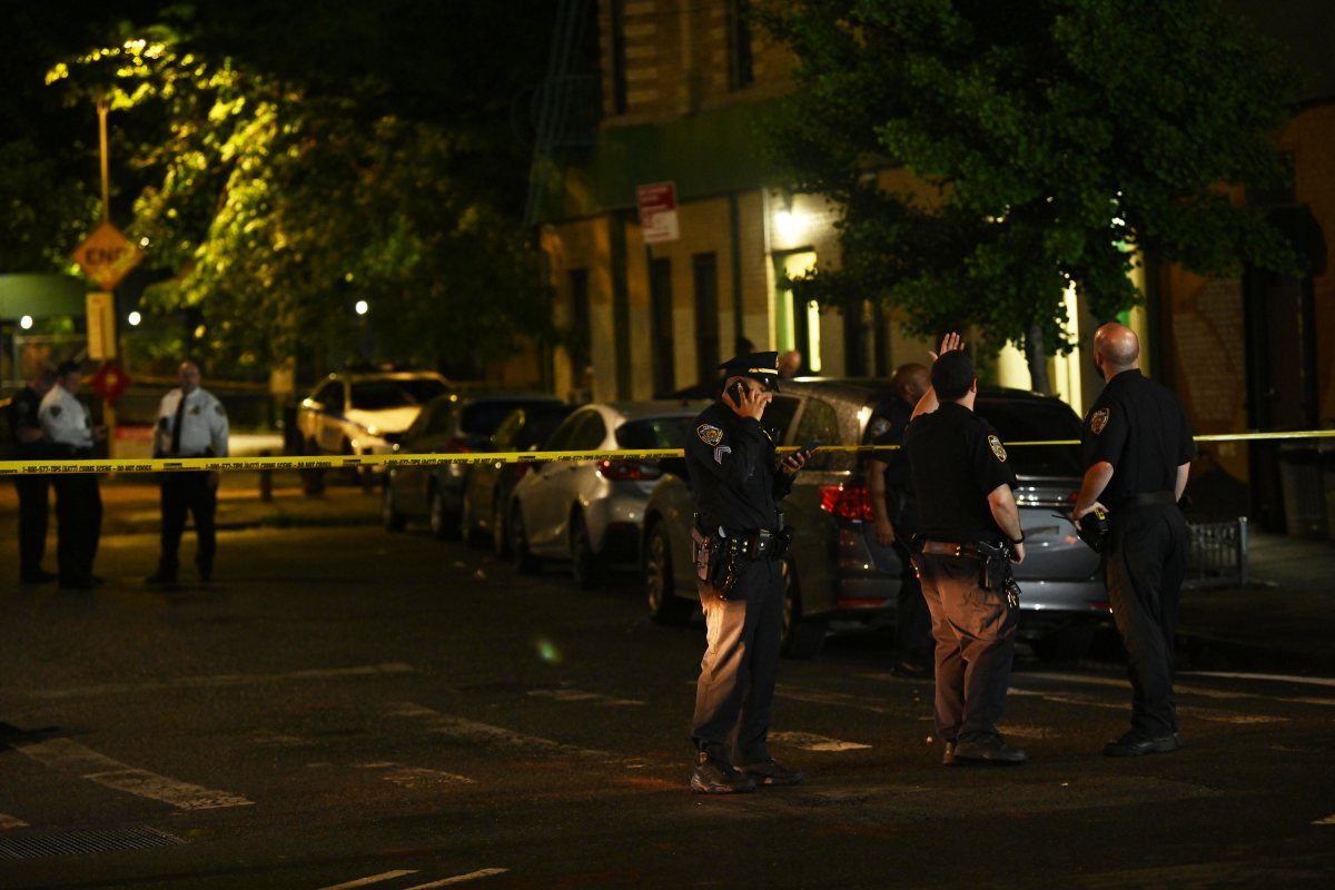 Brooklyn double shooting leaves man dead, another wounded in precinct with soaring murder, shooting rates 4 Police officers at Brooklyn crime scene