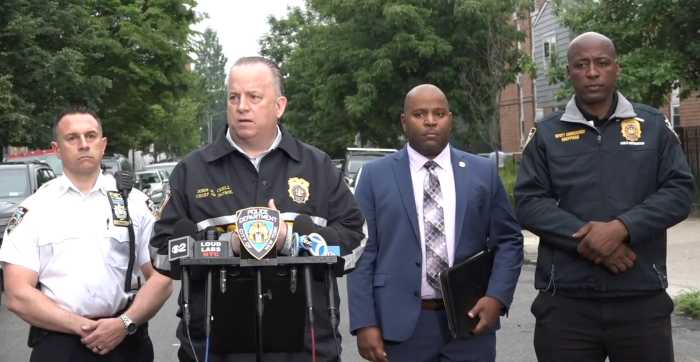 Brooklyn police shooting: Cops shoot and kill knife-wielding man who charged at them, chief says 6 NYPD officials speak about police shooting in Brooklyn