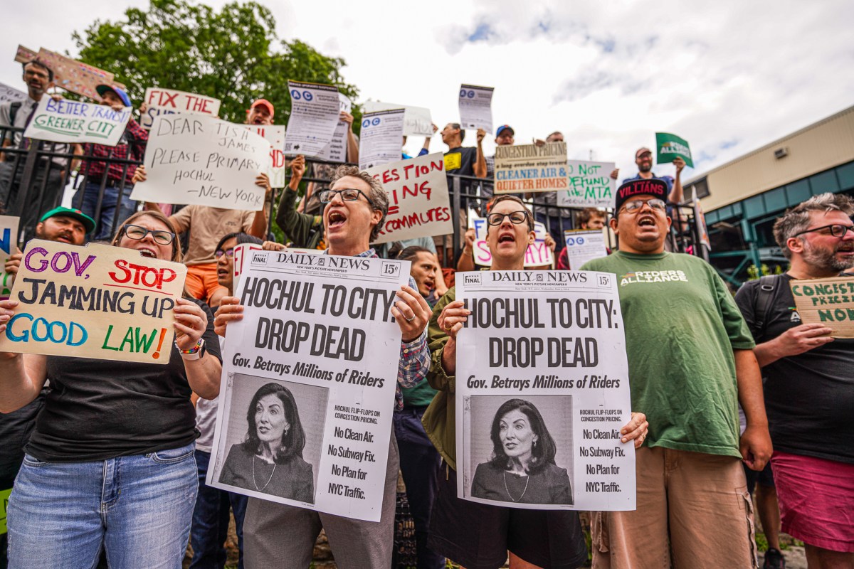 Brooklyn protesters fume over congestion pricing delay: 'Kathy Hochul has betrayed us' 18