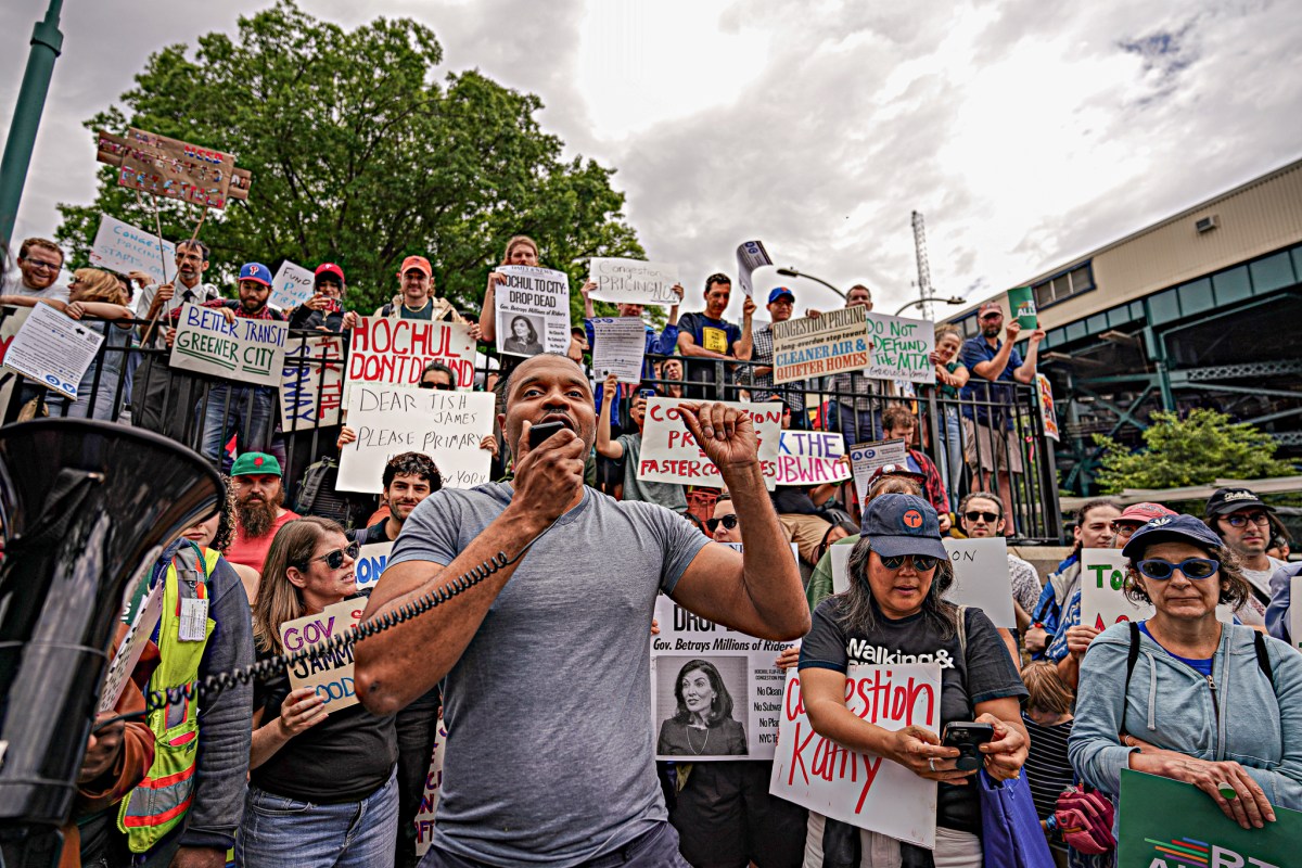 Brooklyn protesters fume over congestion pricing delay: 'Kathy Hochul has betrayed us' 17