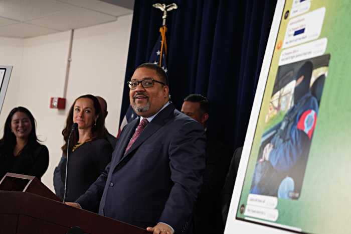 White supremacist tied to Buffalo mass shooter busted for dealing guns while behind bars: DA Bragg 3 DA Bragg announces charges against white supremacist dealing guns in prison