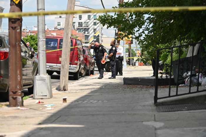 Shooting in East New York leaves one man injured 2 Police investigate a shooting at Pitkin Avenue and Ashford Street.