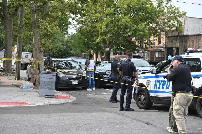 Brooklyn man found fatally stabbed at street corner: cops 3 Police at crime scene in Brooklyn