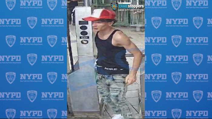 Crooks sought for stealing from men in Central Park robbery 4 a suspect in a central park robbery