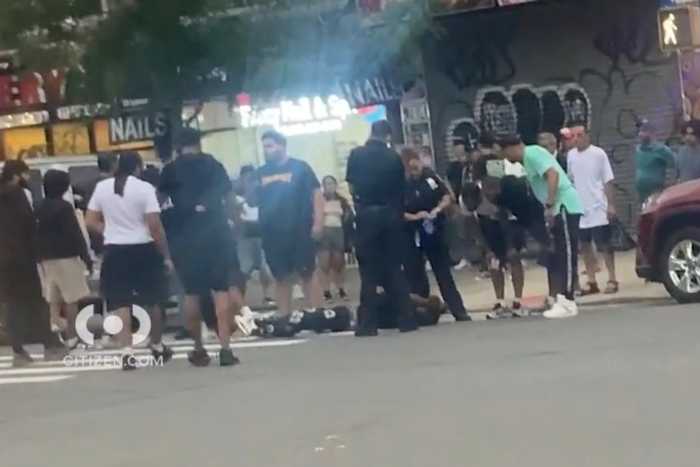 Suspect in Manhattan stabbing sought for attacking bicyclist in bloody assault 4 Cops at scene of Manhattan bicyclist stabbing