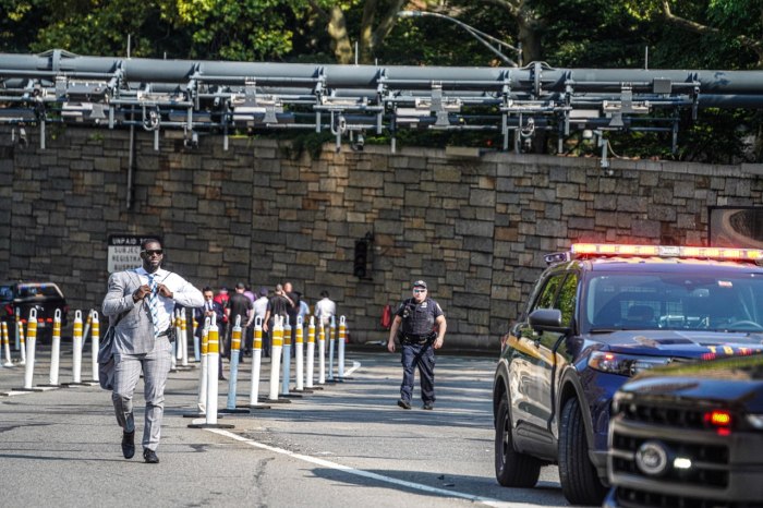 Queens Midtown Tunnel partially reopens after flooding caused by construction accident 3 The Queens Midtown Tunnel flooded Wednesday and snarled traffic after a contractor accidentally drilled a hole into its roof.