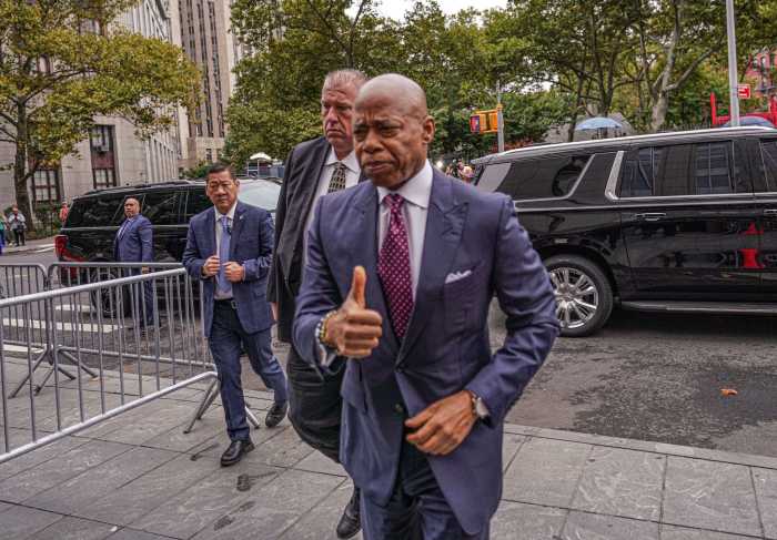 Mayor Adams enters Manhattan federal court, surrenders to feds ahead of noon arraignment 5 Mayor Eric Adams surrendered himself to federal court.