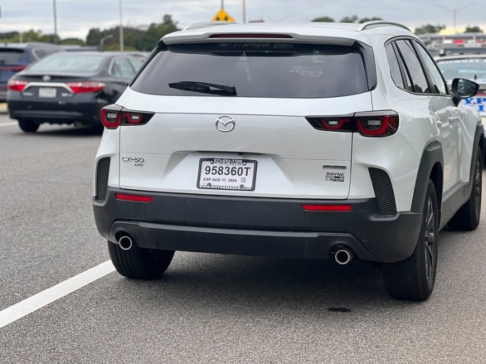 Cops snag 132 vehicles for "ghost plates" at NYC bridges 3 white vehicle on the road in NYC