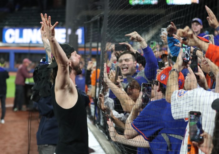From abhorration to adoration: Jesse Winker now a darling of Mets fans 2 Jesse Winker celebrates Mets fans NLDS clinch