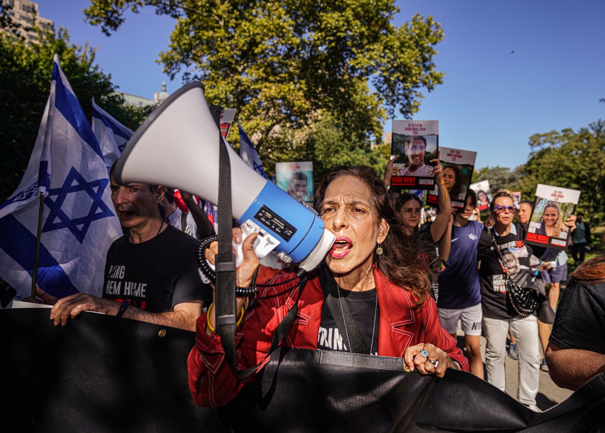 'We want this war to end,' Hundreds gather in Central Park to mark somber anniversary of Oct. 7 terror attack on Israel 9