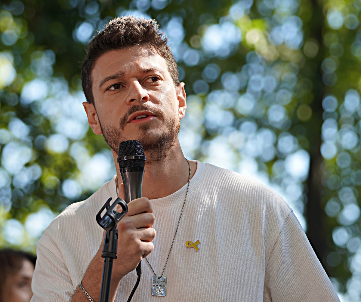'We want this war to end,' Hundreds gather in Central Park to mark somber anniversary of Oct. 7 terror attack on Israel 8