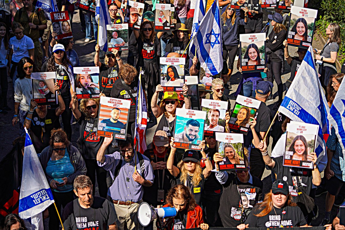 'We want this war to end,' Hundreds gather in Central Park to mark somber anniversary of Oct. 7 terror attack on Israel 11