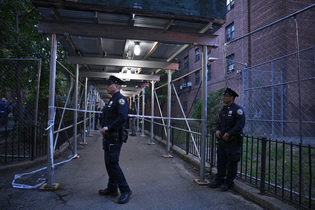 Triple shooting in Bed-Stuy leaves one dead and two injured 6 A 32 year man was fatally shot, a 26 year old man was shot and a 33 year old man was shot in a playground.