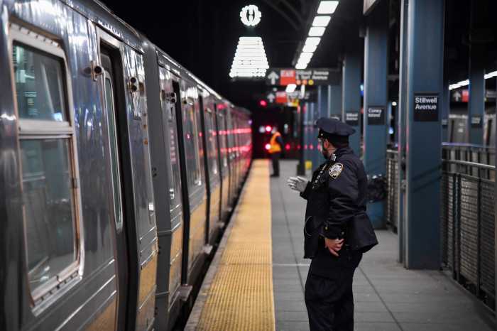 Man stabbed to death inside Brooklyn subway station 5 Police officer at Brooklyn subway stabbing