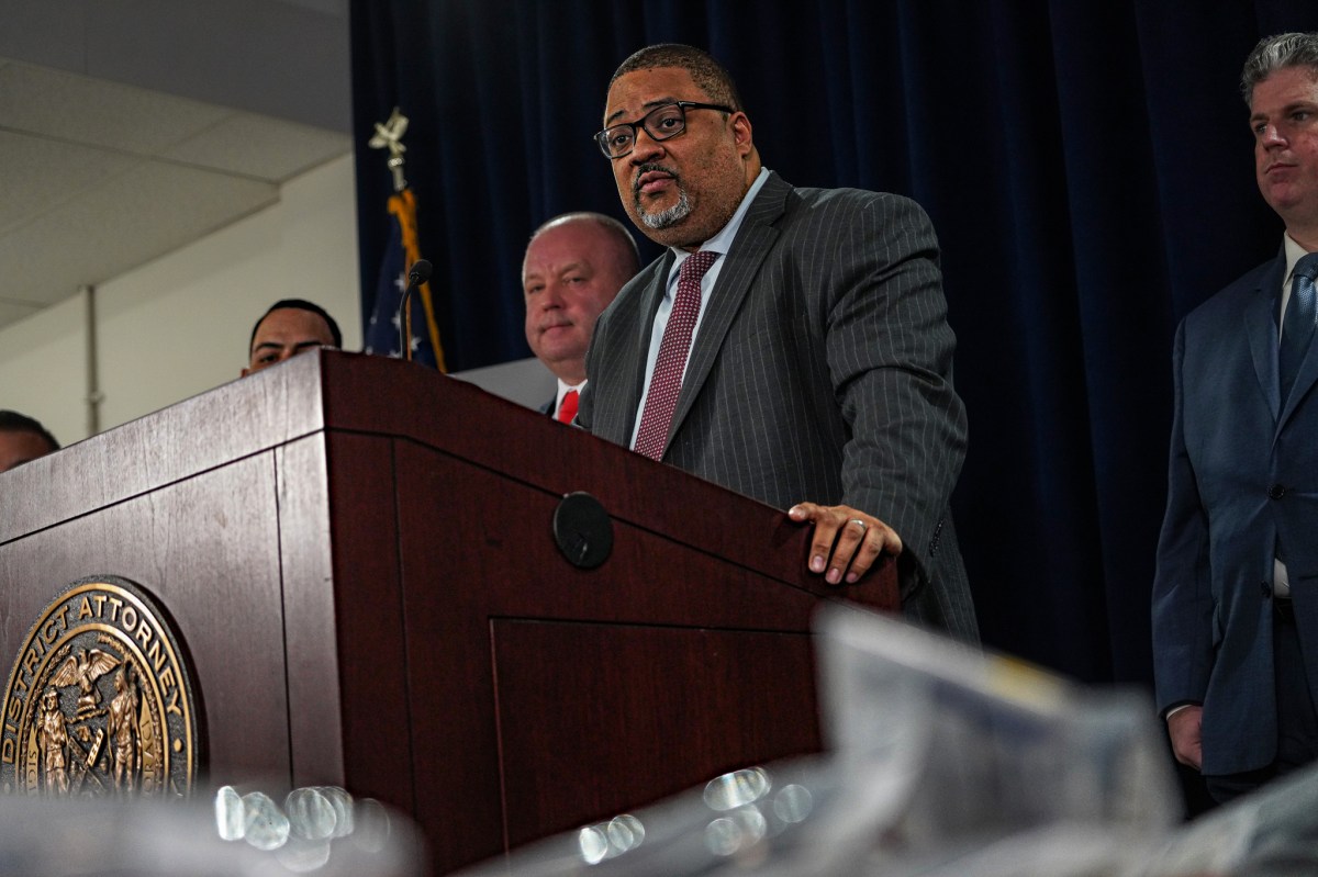 Massive Manhattan gang takedown leads to 24 shooting suspects indicted, gang war stopped: DA Bragg 6