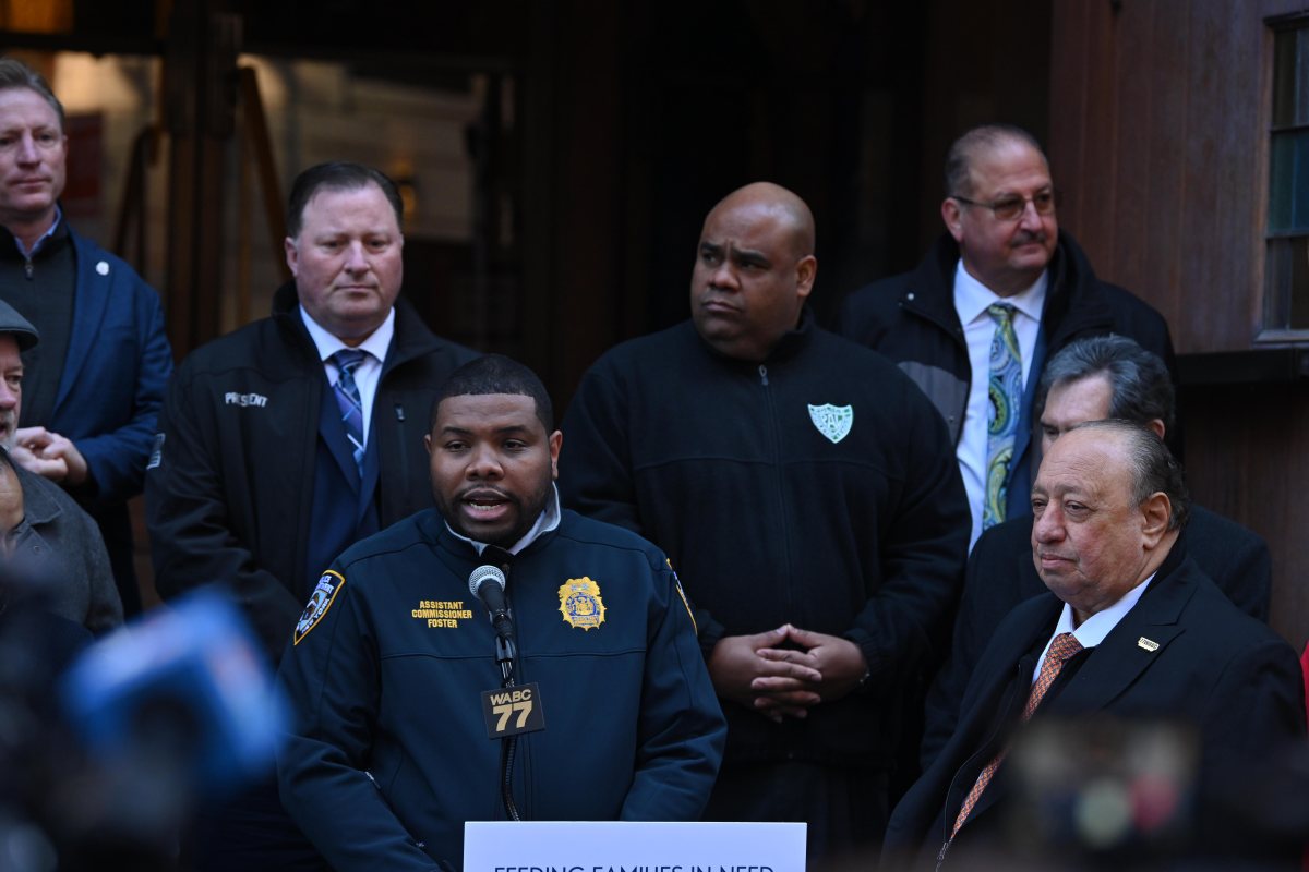 NYPD, FDNY assists 77WABC Radio in handing out 10,000 turkeys for those in need 4