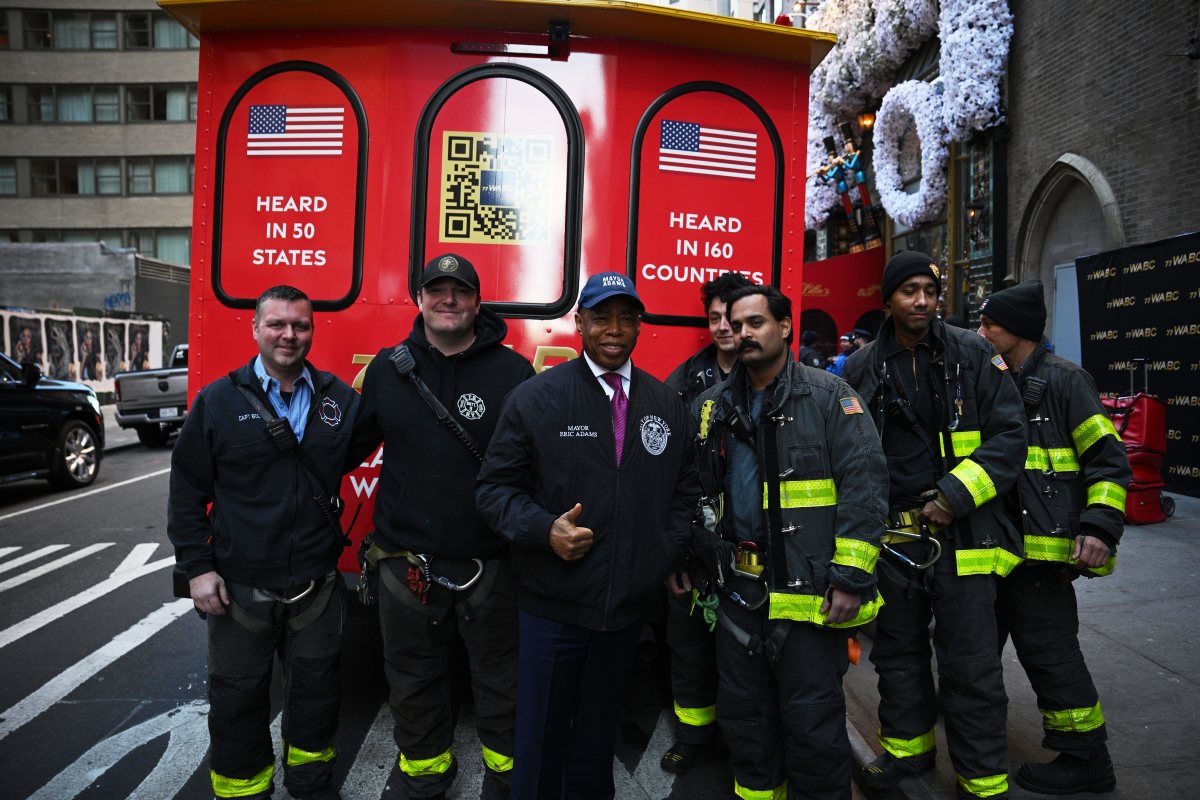 NYPD, FDNY assists 77WABC Radio in handing out 10,000 turkeys for those in need 5 Mayor Eric Adams poses with Firefighters from Engine Company 54 during a turkey giveaway ahead of Thanksgiving at St. Malachy’s Church.
