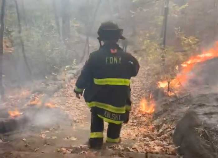 Wildfire hits Manhattan's Inwood Hill Park amid city's ongoing drought 5 Firefighter at Inwood Hill Park battles wildfire
