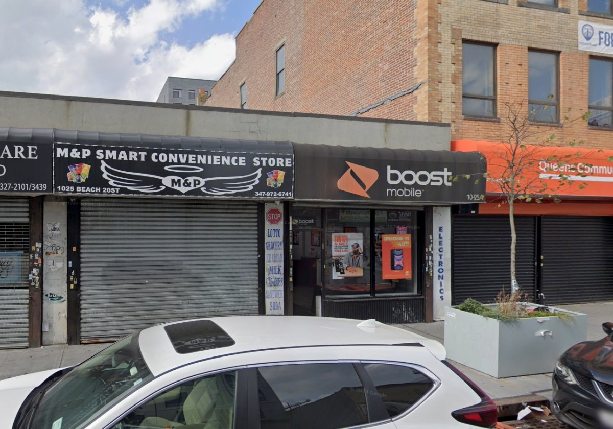 Man in Queens found shot dead behind store: cops 2 Queens scene where man was shot dead