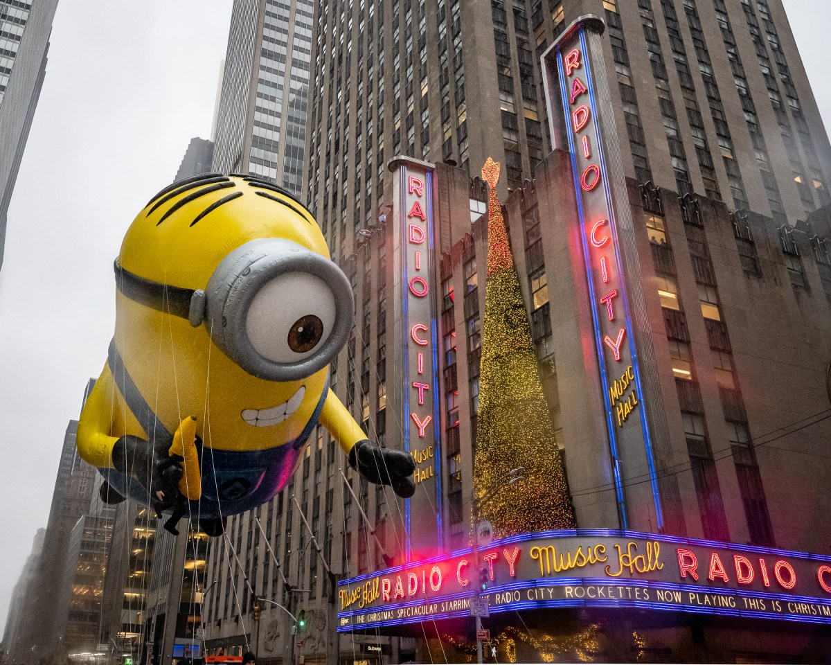 SEE IT: Spectators brave the rain to watch 98th annual Macy's Thanksgiving Day Parade 14