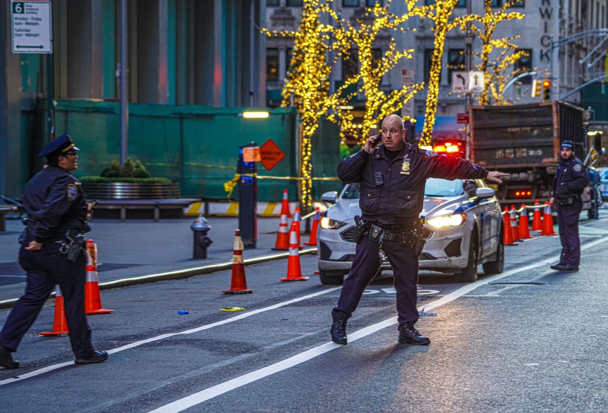MIDTOWN ASSASSIN | Second-degree murder charges await mysterious suspect Luigi Mangione in New York 2 Midtown police at shooting scene