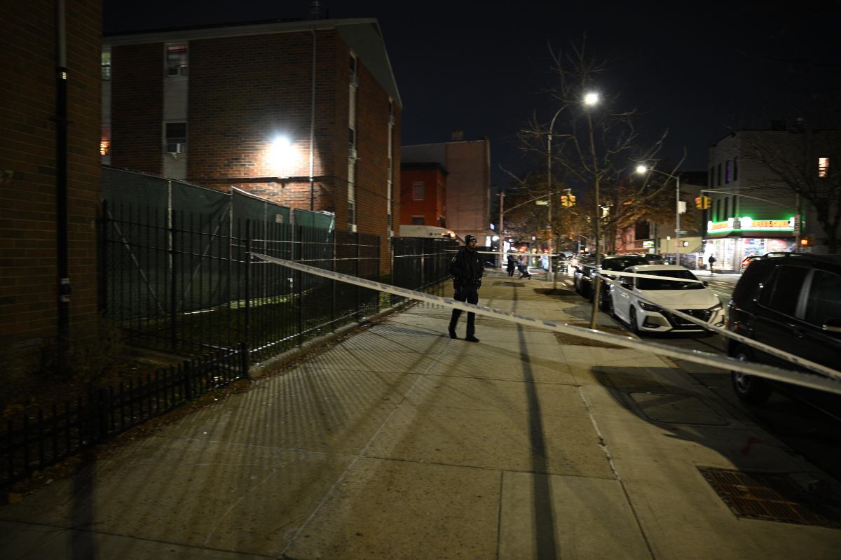 Stray bullet in Brooklyn grazes man's head near apartment building: cops 2 Scene of Brooklyn shooting