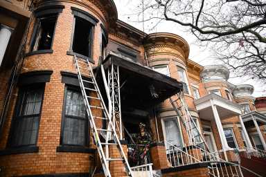 Queens house fire leaves resident critically injured, 21 others displaced: FDNY 34 A fast-moving Queens fire on Dec. 29, 2024 left one person critically injured and more than 20 people and pets homeless, Fire Department officials said.