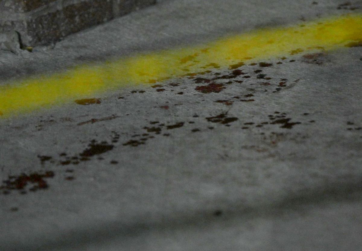 Brooklyn shooting leaves man with bullet in leg, suspect on the run: cops 2 Blood splattered at scene of Brooklyn shooting