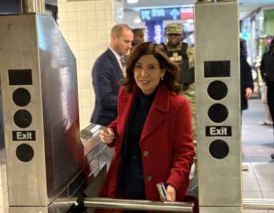 EXCLUSIVE | Governor Hochul talks subway security while riding the M train with amNewYork Metro 40 Governor Kathy Hochul took the M train to Queens on Dec. 19, 2024 and spoke with riders (and amNewYork Metro) about subway safety and other issues.