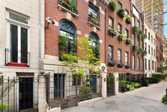 PHOTOS: Real estate magnate's $15 million home on Manhattan's Upper East Side hits the market 5 townhouses and apartments along a city block