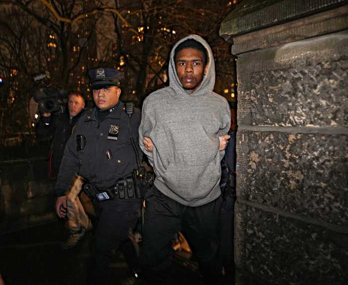 Man who was shoved in front of Manhattan train on New Year's Eve speaks out for first time 3 Police arresting the suspect