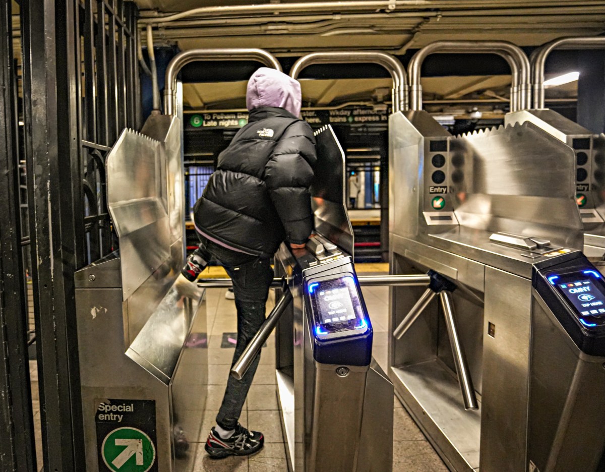 NYC subway safety: Hochul promises $77M to put cops on overnight trains - but is the NYPD stretched too thin? 4