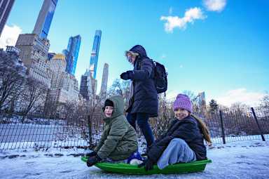 SEE IT! New Yorkers flock to Central Park to enjoy snow day 7 Native New Yorkers and tourists alike flocked to enjoy the Martin Luther King Jr. holiday in Central Park Monday after the greenspace was blanketed white by snow.