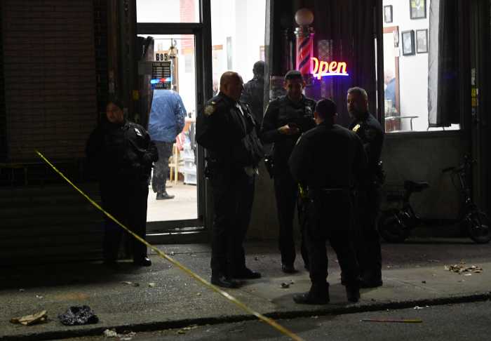Brooklyn barber shop shooting leaves man wounded: NYPD 6 Officers from Brooklyn's 75th Precinct investigate their first shooting of 2025 on Wednesday night, Jan. 1, that left a man wounded in a barber shop on Stanley Avenue in East New York.