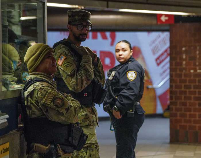 Subway fight ends with slashing at Penn Station, and both combatants in police custody 5 Police in the subway