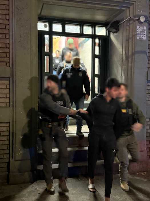 ICE raid: Bronx 'criminal alien' arrested on kidnapping charge as Trump Homeland Security Secretary Kristi Noem attends early morning sting 4 ICE raid in Bronx in which suspected undocumented person was arrested