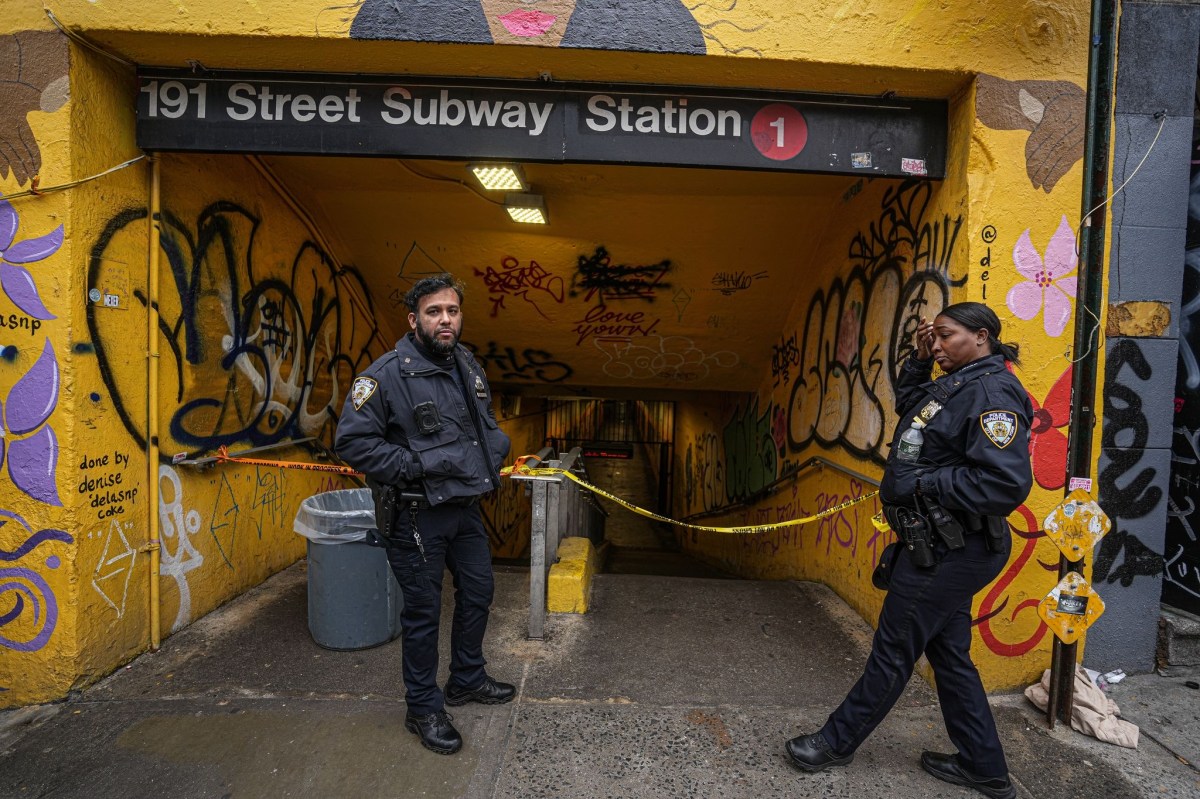 Heavy smoke leaves 18 injured in Washington Heights subway after train strikes object 4