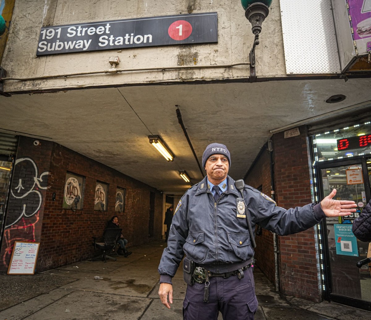 Heavy smoke leaves 18 injured in Washington Heights subway after train strikes object 2